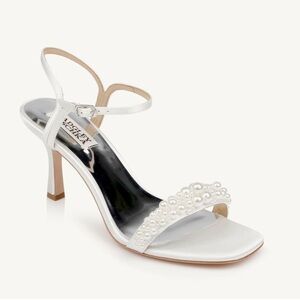 Badgley Mischka Caitlyn White Stiletto Heel with Pearled Vamp Size 8